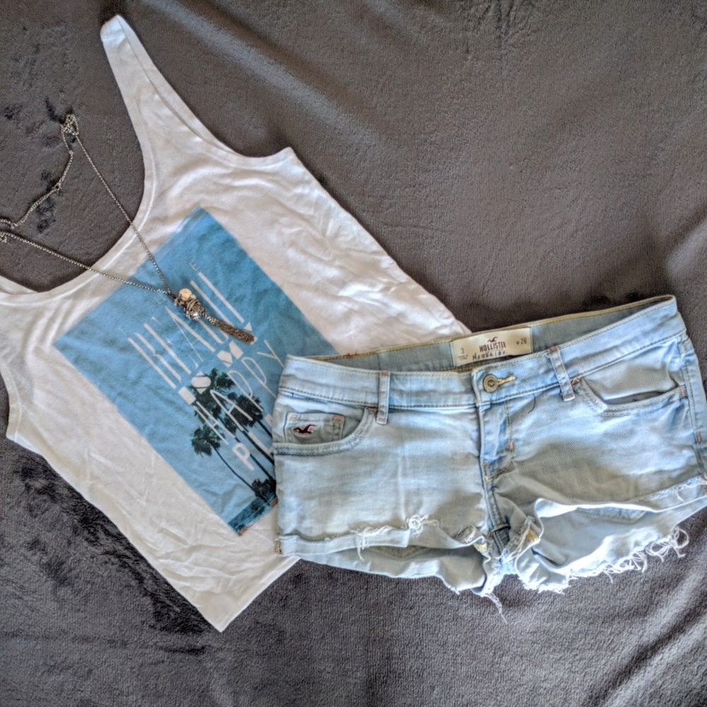 Low- rise light wash hollister shorts
